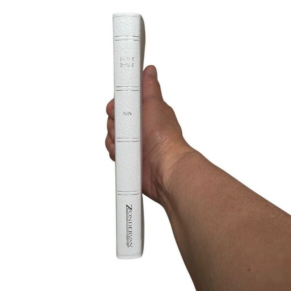 Vintage Brides Bible NIV white bonded leather keepsake boxed silver gilt NEW - Picture 2 of 8